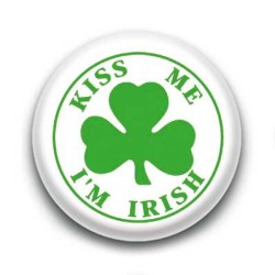 Badge kiss me I'm Irish