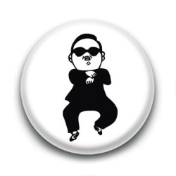 Badge : Gangnam style, chanteur Psy