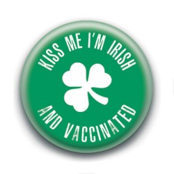 Badge : Kiss me i'm irish and vaccinated