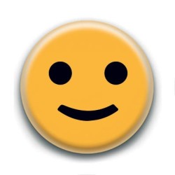Badge : Smiley sourire timide