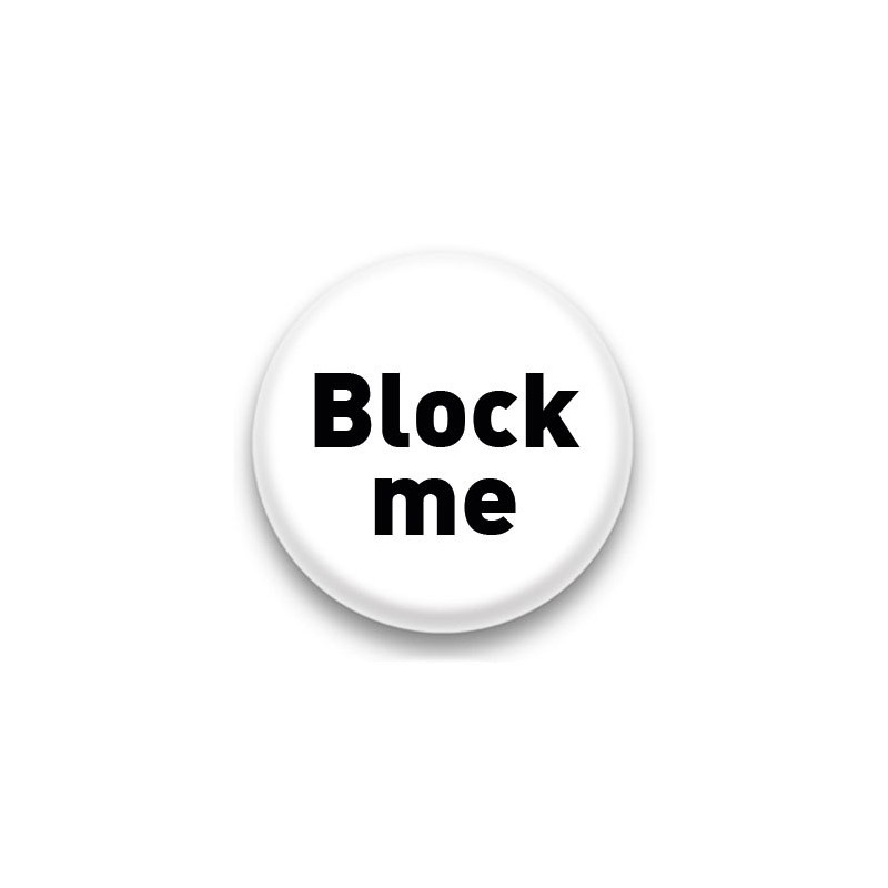 Badge Block me fond blanc