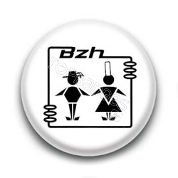 Badge Bzh Avec Personnages Sur Fond Blanc