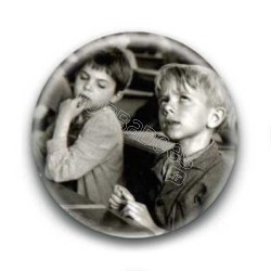 Badge : Ecoliers, Robert Doisneau