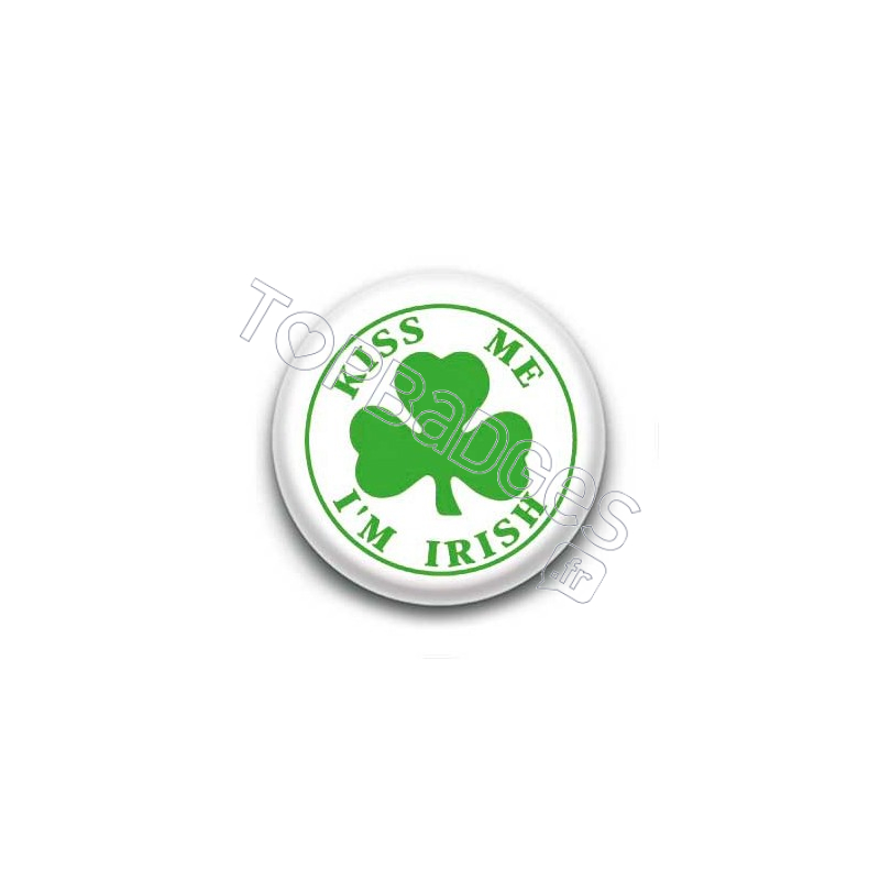 Badge kiss me I'm Irish