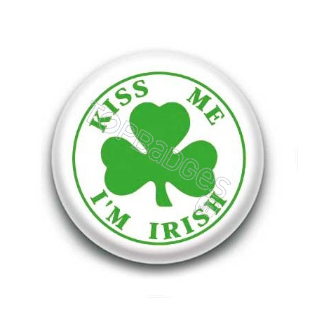 Badge kiss me I'm Irish