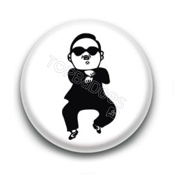 Badge : Gangnam style, chanteur Psy