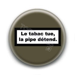 Badge : Le tabac tue, la pipe détend