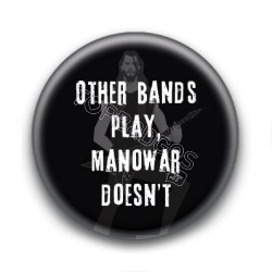 Badge : Other bands play, Manowar doesn't