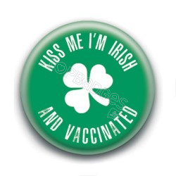 Badge : Kiss me i'm irish and vaccinated