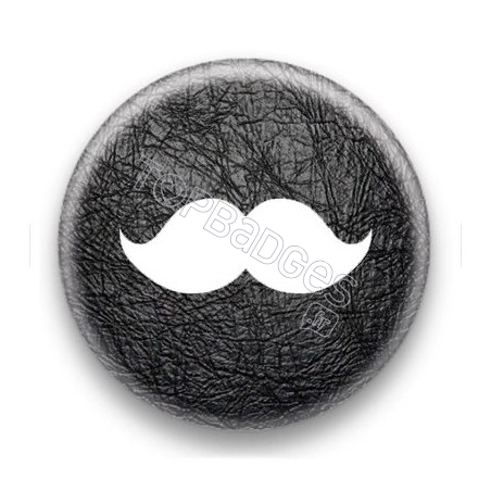 Badge moustache fond cuir