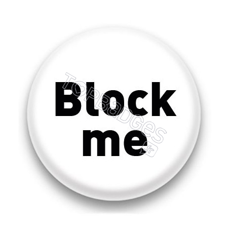 Badge Block me fond blanc