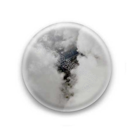 Badge parmi les nuages