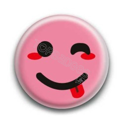 Badge : Smiley clin d'oeil rose